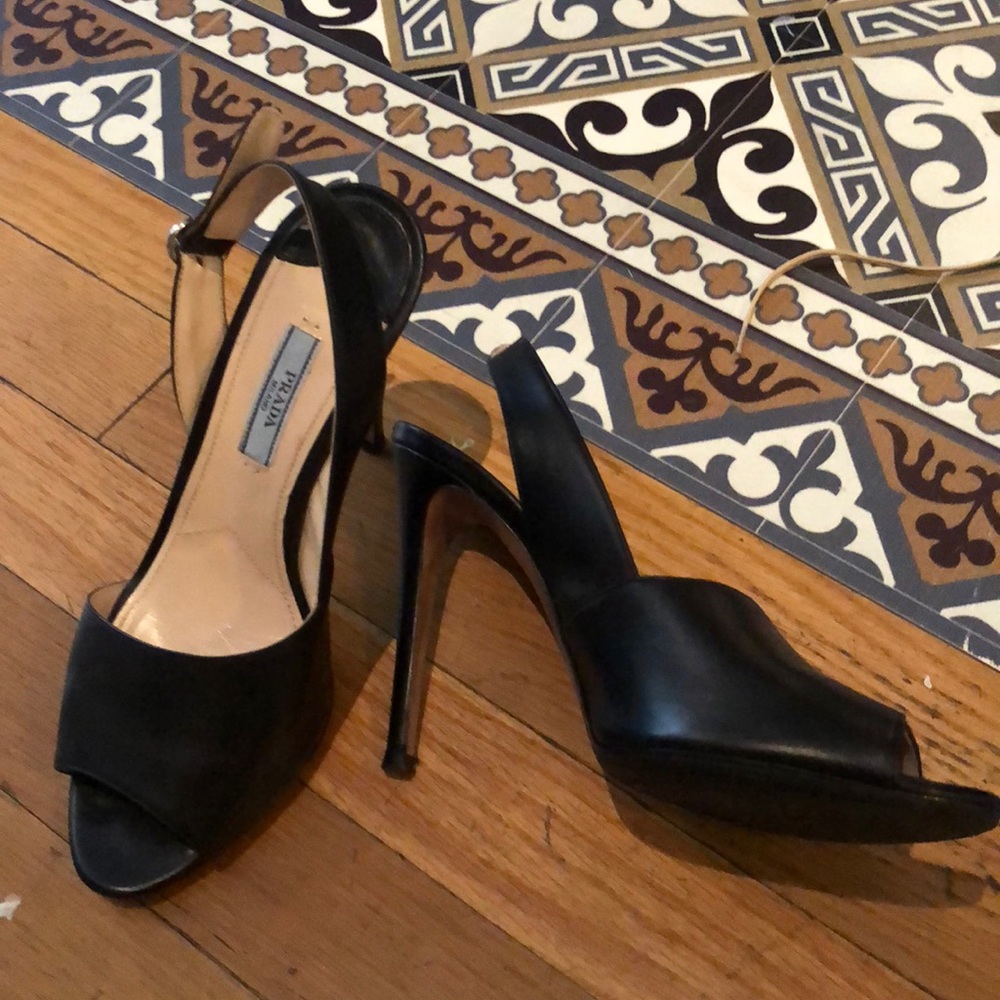 Prada! Like-new pumps!